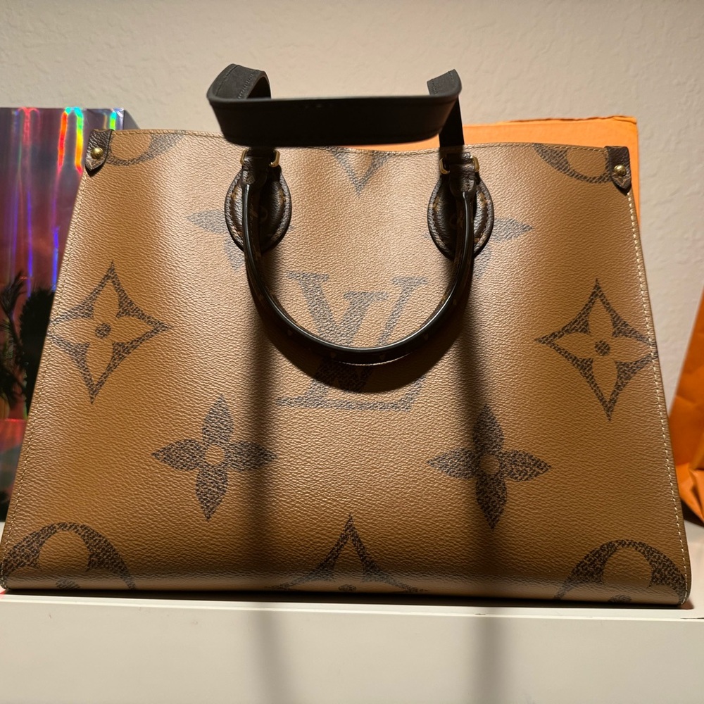 Louis Vuitton OnTheGo Tote/ Medium size in perfect condition like new.